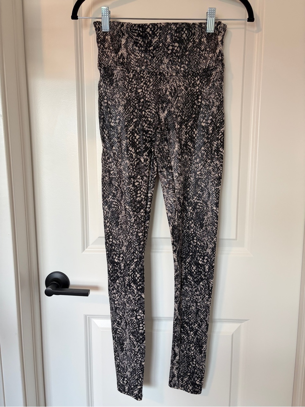 SPANX Faux Leather Snake Shine Leggings Size Small